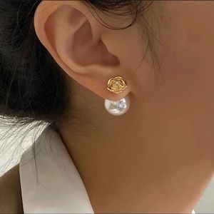 Retro Camellia Pearl Studs